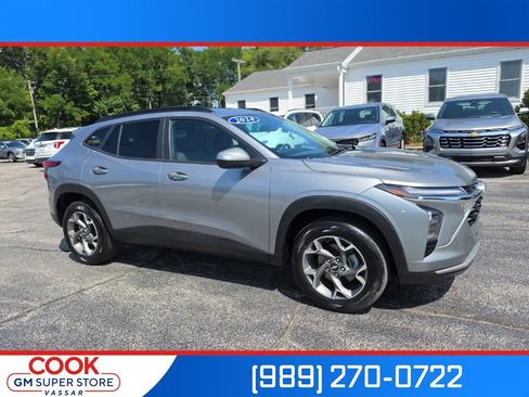 Used 2024 Chevrolet Trax LT w/ Driver Confidence Package FWD image 1