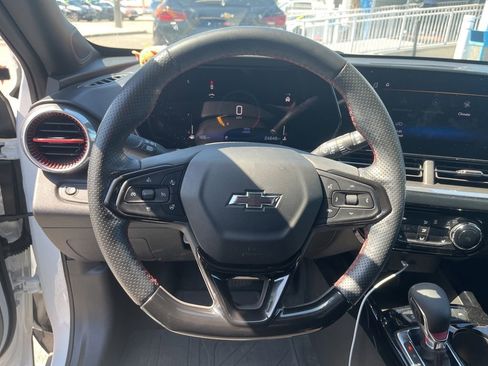 Used 2024 Chevrolet Trax RS w/ Driver Confidence Package FWD image 9