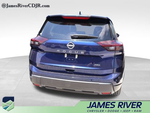 Used 2025 Nissan Rogue SV AWD/4WD image 14
