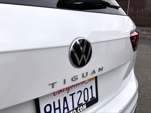 Certified 2023 Volkswagen Tiguan SEL R-Line AWD/4WD image 31