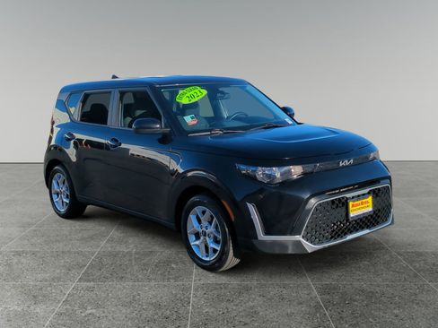 Used 2023 Kia Soul LX w/ LX Technology Package image 7
