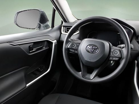 Used 2025 Toyota RAV4 LE image 12