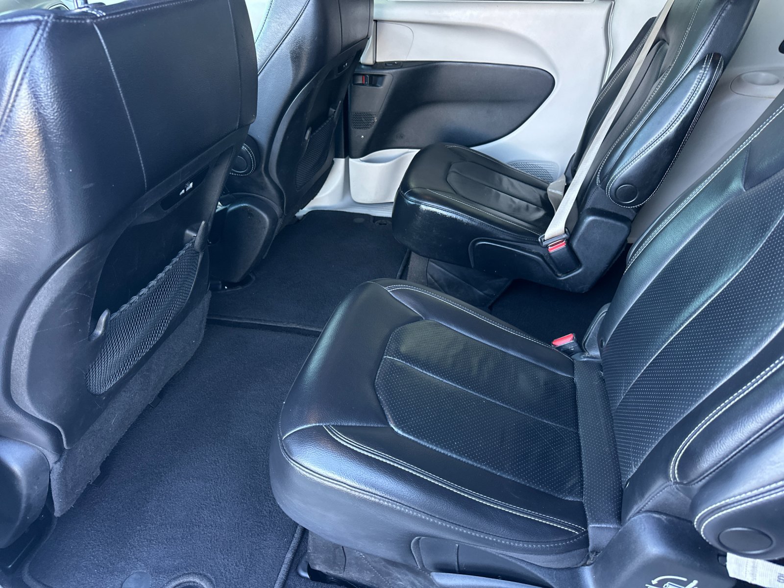 Used 2022 Chrysler Pacifica Touring-L FWD image 12