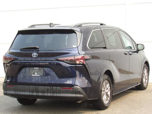 Used 2023 Toyota Sienna XLE w/ XLE Plus Package AWD/4WD image 6