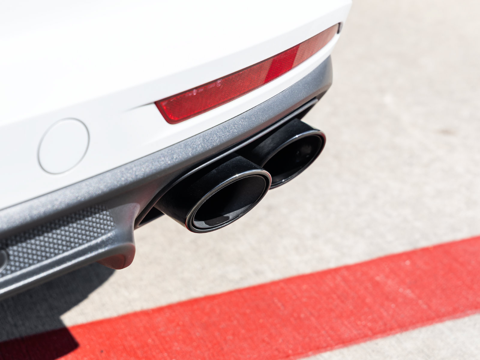 Certified 2023 Porsche Panamera 4 Platinum Edition AWD/4WD image 16