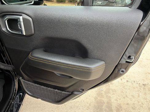 Used 2025 Jeep Wrangler Sahara w/ Safety Group image 20