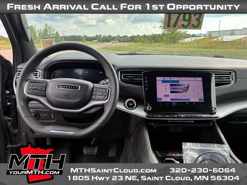 Used 2024 Jeep Wagoneer L Series II AWD/4WD image 12