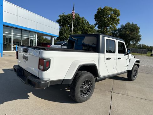 Used 2022 Jeep Gladiator Sport AWD/4WD image 5