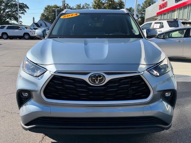 Used 2024 Toyota Highlander XLE FWD image 9