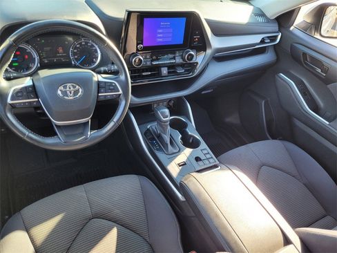 Certified 2023 Toyota Highlander LE image 7