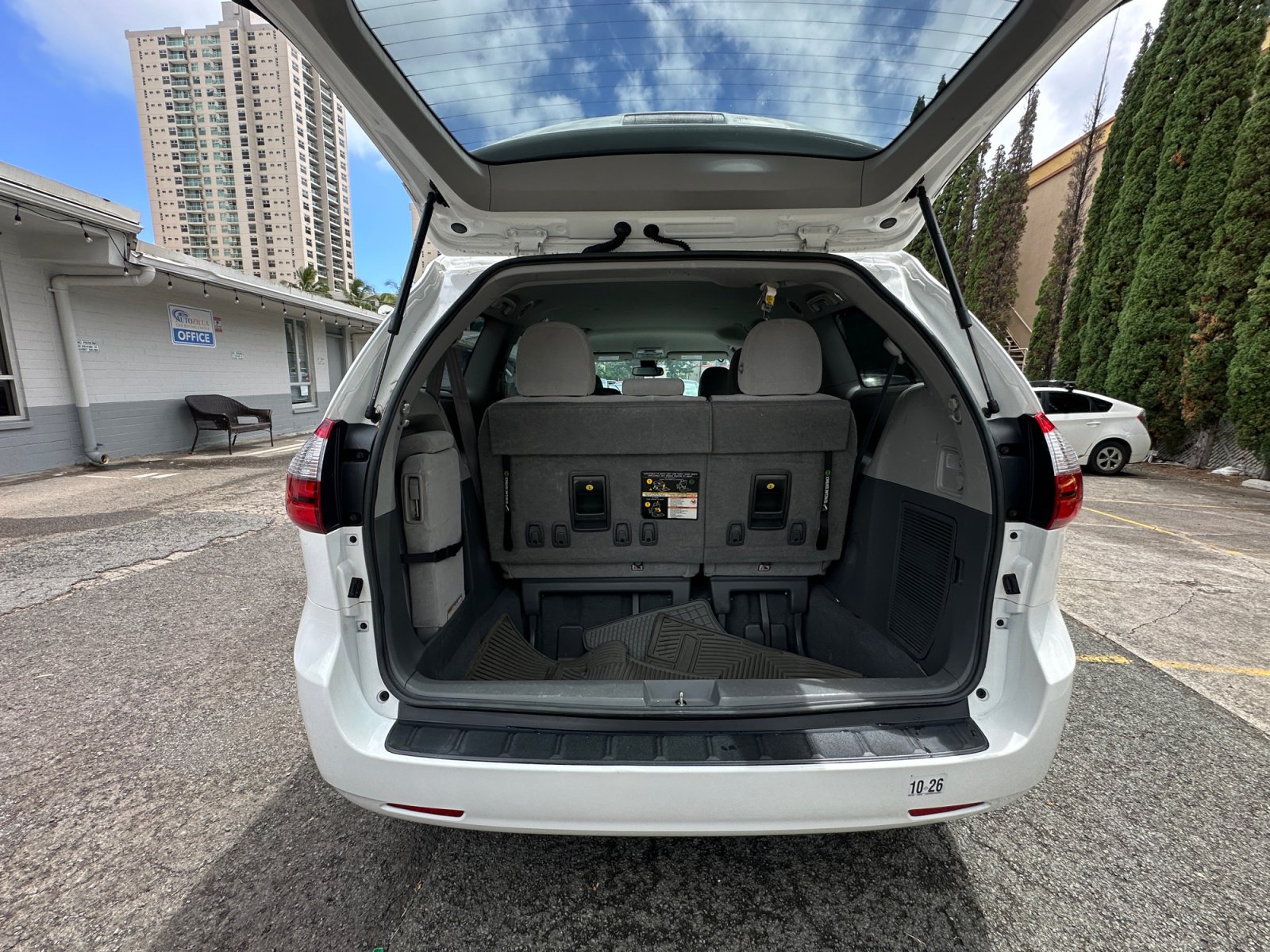 Used 2020 Toyota Sienna LE FWD image 16