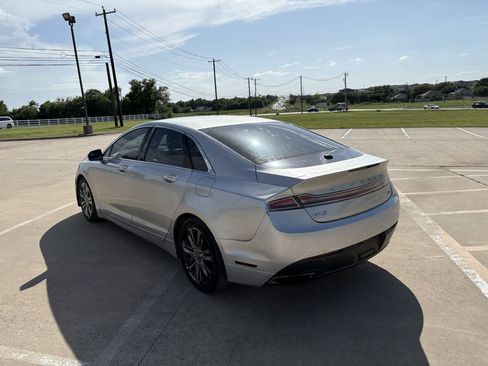 Used 2013 Lincoln MKZ FWD image 3