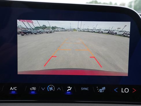 Used 2025 Chevrolet Traverse LT w/ Midnight/Sport Edition FWD image 10