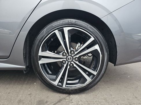Used 2022 Nissan Sentra SR w/ SR Premium Package FWD image 36
