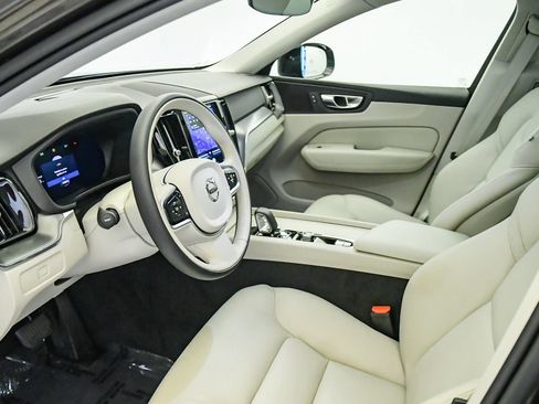 Certified 2025 Volvo XC60 B5 Core AWD/4WD image 17