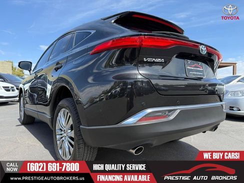 Used 2023 Toyota Venza XLE AWD/4WD image 17