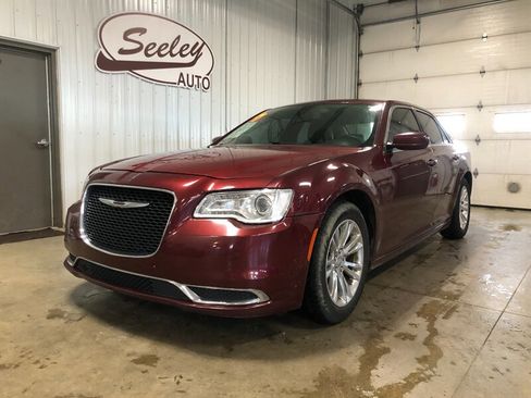 Used 2017 Chrysler 300 Limited image 2