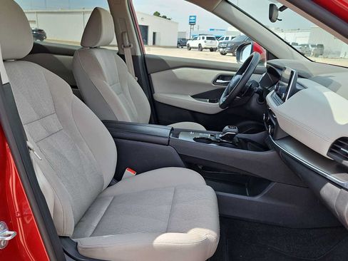 Used 2025 Nissan Rogue SV FWD image 18