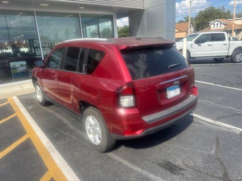 Used 2017 Jeep Compass Latitude FWD image 2