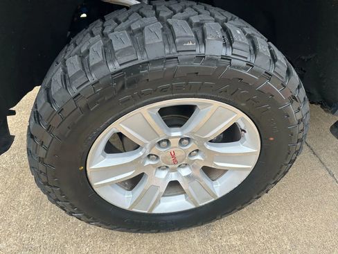 Used 2021 GMC Sierra 1500 SLT image 3