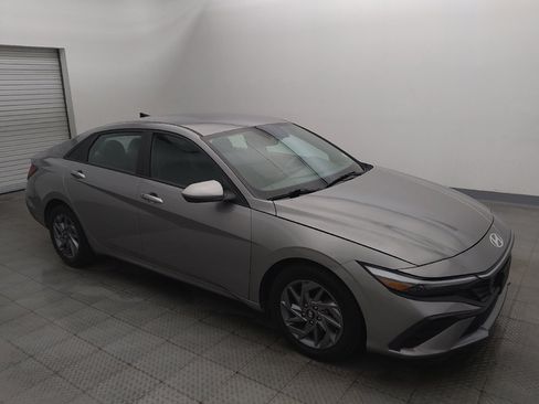 Used 2024 Hyundai Elantra SEL FWD image 11