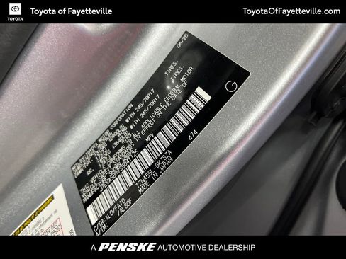 Certified 2025 Toyota 4Runner SR5 AWD/4WD image 32