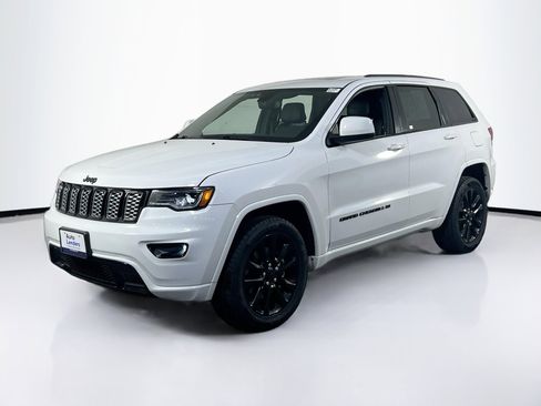 Used 2022 Jeep Grand Cherokee Laredo X image 1