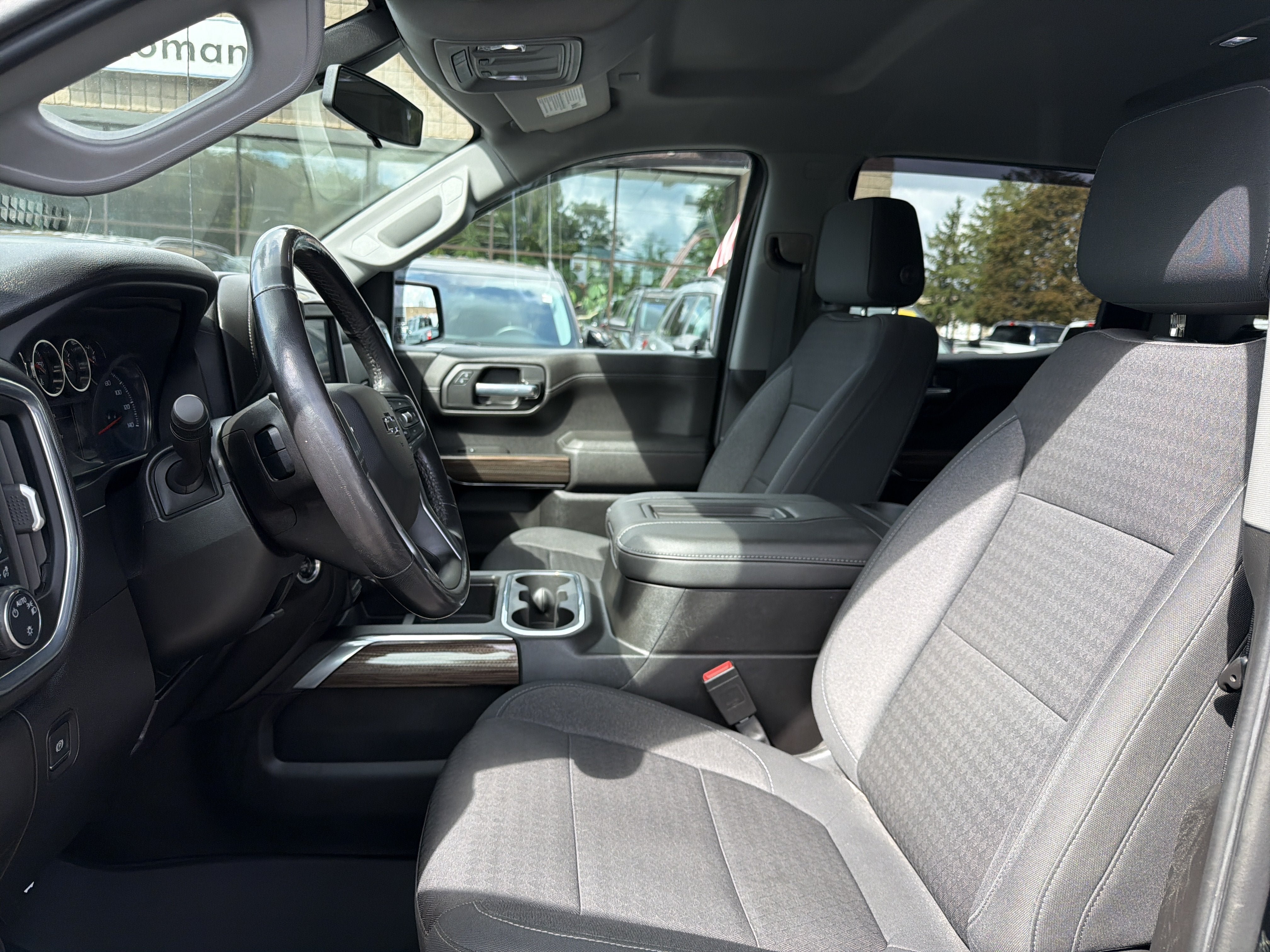 Used 2021 Chevrolet Silverado 1500 LT Trail Boss w/ LPO, Dark Essentials Package AWD/4WD image 10