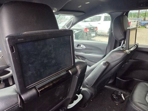 Used 2020 Chrysler Pacifica Touring-L Plus w/ S Appearance Package FWD image 12