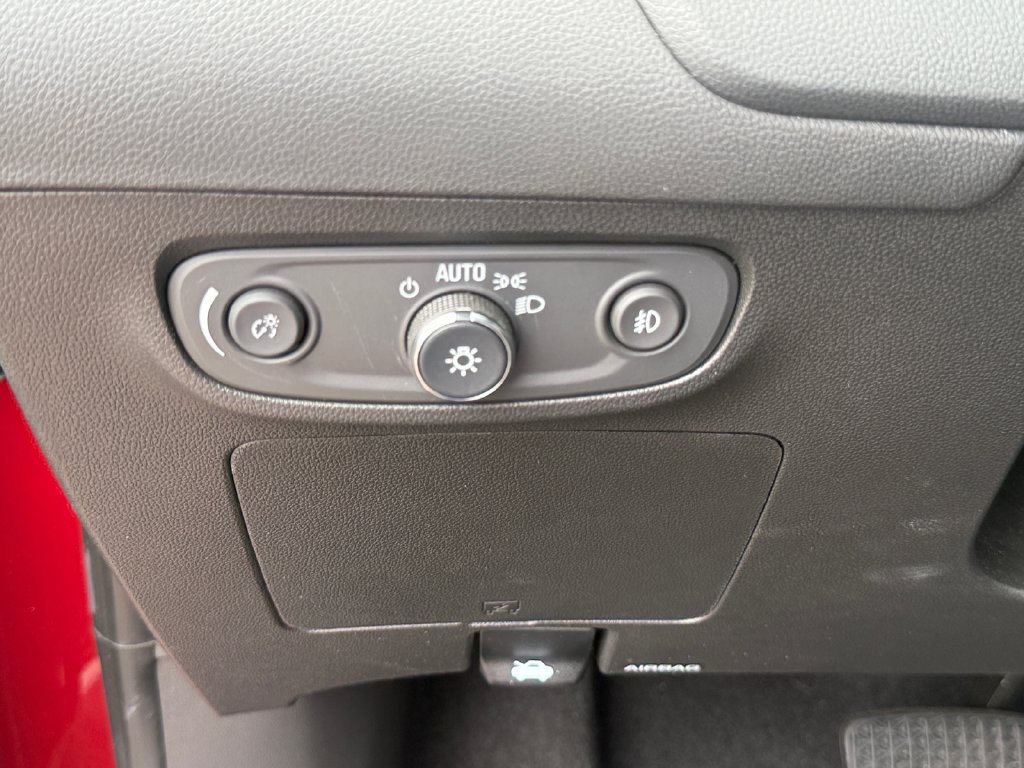 Used 2023 Buick Encore GX Select w/ Sport Touring Package FWD image 18