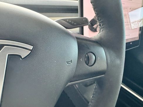 Used 2024 Tesla Model Y Long Range AWD/4WD image 30