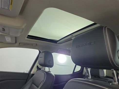 Used 2022 GMC Acadia Denali w/ Denali Ultimate Package image 16