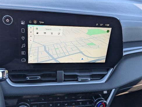 Used 2025 Chevrolet Equinox LT w/ Convenience Package II image 18