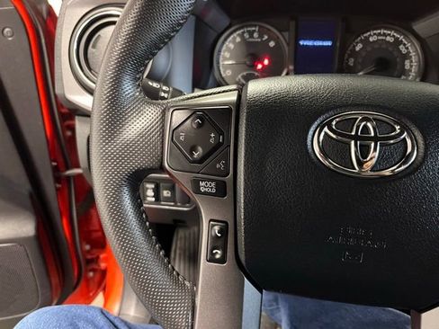 Used 2018 Toyota Tacoma TRD Sport w/ Technology Package image 25