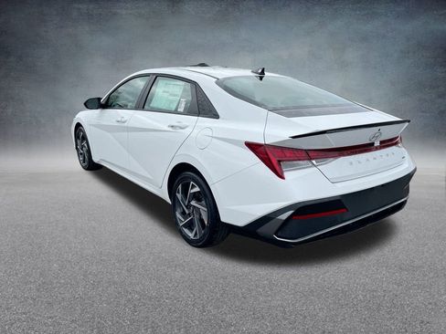 New 2025 Hyundai Elantra SEL image 29