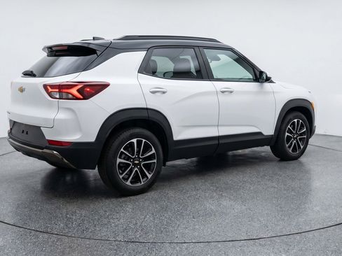 Used 2025 Chevrolet TrailBlazer LT FWD image 9