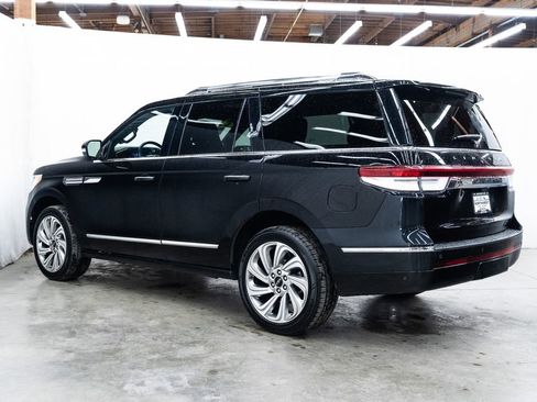 Used 2024 Lincoln Navigator Reserve image 4