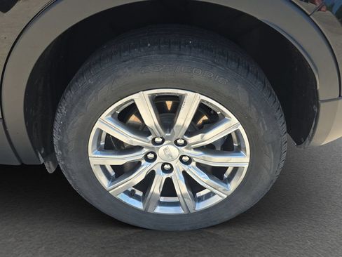 Used 2022 Cadillac XT4 Premium Luxury w/ Safety Alert Package AWD/4WD image 5