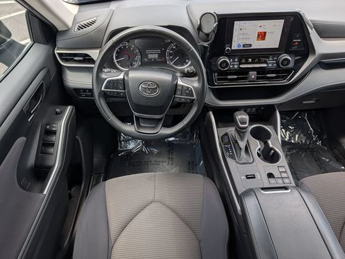 Used 2024 Toyota Highlander LE FWD image 15