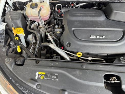 Used 2018 Chrysler Pacifica Touring Plus w/ S Appearance Package FWD image 38