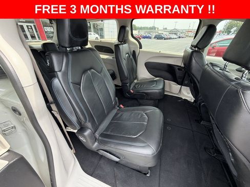 Used 2021 Chrysler Pacifica Touring-L FWD image 21