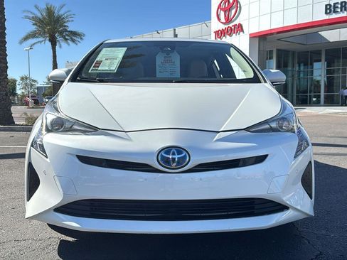 Used 2016 Toyota Prius Four image 2