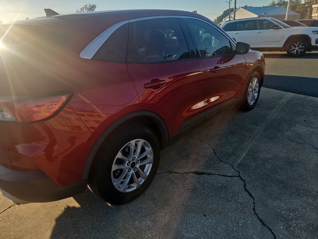 Used 2022 Ford Escape SE w/ Convenience Package FWD image 3