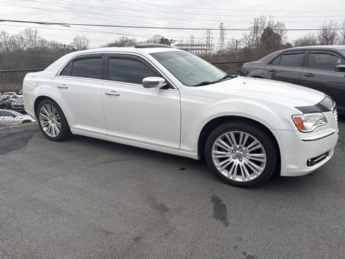 Used 2011 Chrysler 300 Limited w/ Luxury Group image 6