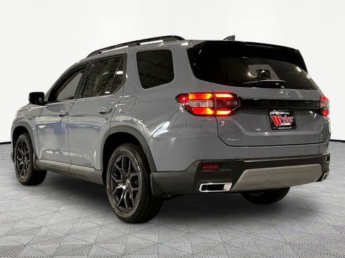 Certified 2025 Honda Pilot Touring image 4