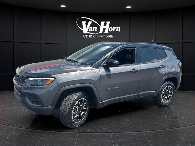 Used 2024 Jeep Compass Trailhawk w/ Trailhawk Elite Group AWD/4WD image 3