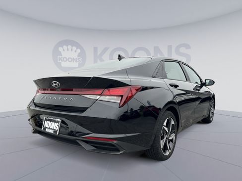 Used 2023 Hyundai Elantra SEL w/ Convenience Package FWD image 7