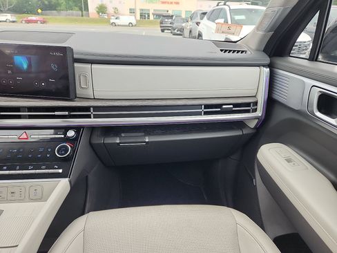 Certified 2024 Hyundai Santa Fe Limited AWD/4WD image 11