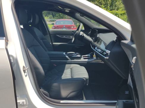 Used 2024 BMW i7 eDrive50 image 11