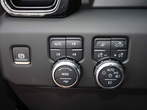 Used 2024 GMC Sierra 1500 AT4 w/ AT4 Premium Package AWD/4WD image 40